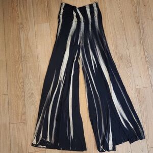 Palazzo / Flared / Bell Bottom Pants by Kokomo Unlimited  Size M. Never worn!